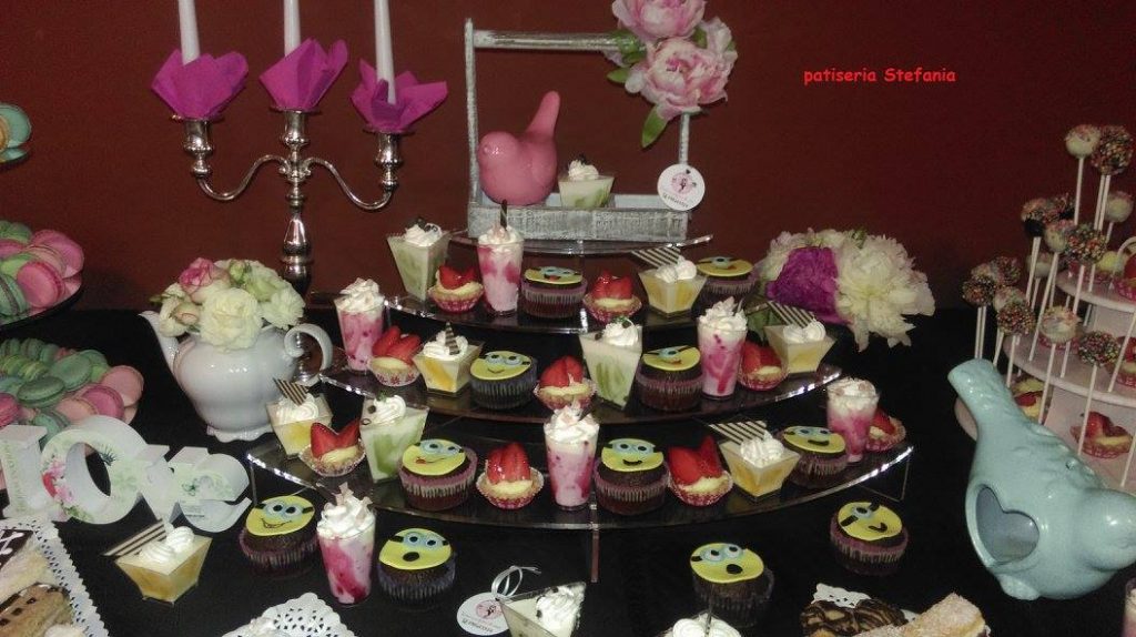 stand-de-colt-cu-4-polite-circulare-pentru-expunere-prajituri-cupcakes-minitorturi-spev-21-1