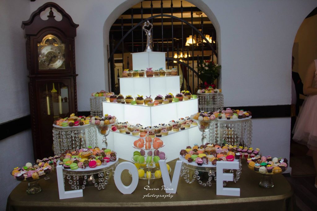 suport-tip-piramida-cu-4-nivele-pentru-prajituri-fructe-cupcake-spev-9-2