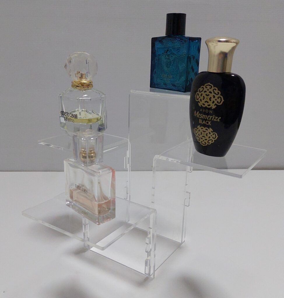 piedestal din plexic